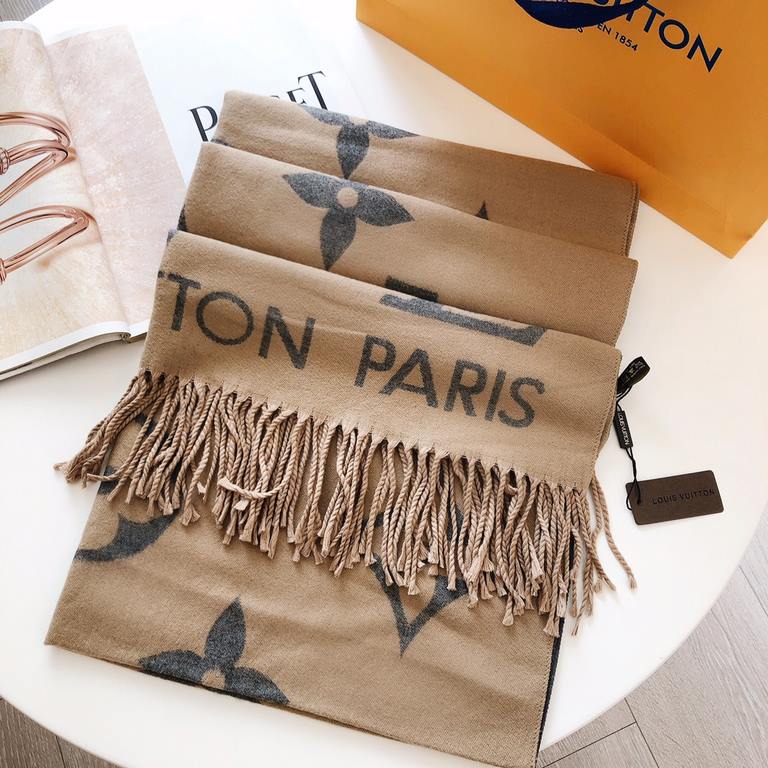 European version of the goods franchise 】 new Lv double-sided jacquard long beard scarf, fashionable big style, exquisite workmanship feel good, gift self-use super high cost-effective. Multi-age available, warmth and de