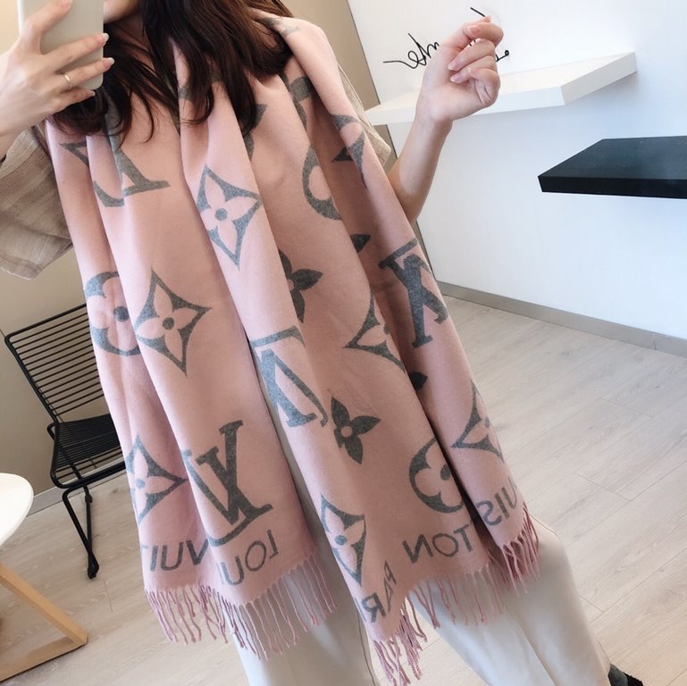 European version of the goods franchise 】 new Lv double-sided jacquard long beard scarf, fashionable big style, exquisite workmanship feel good, gift self-use super high cost-effective. Multi-age available, warmth and de