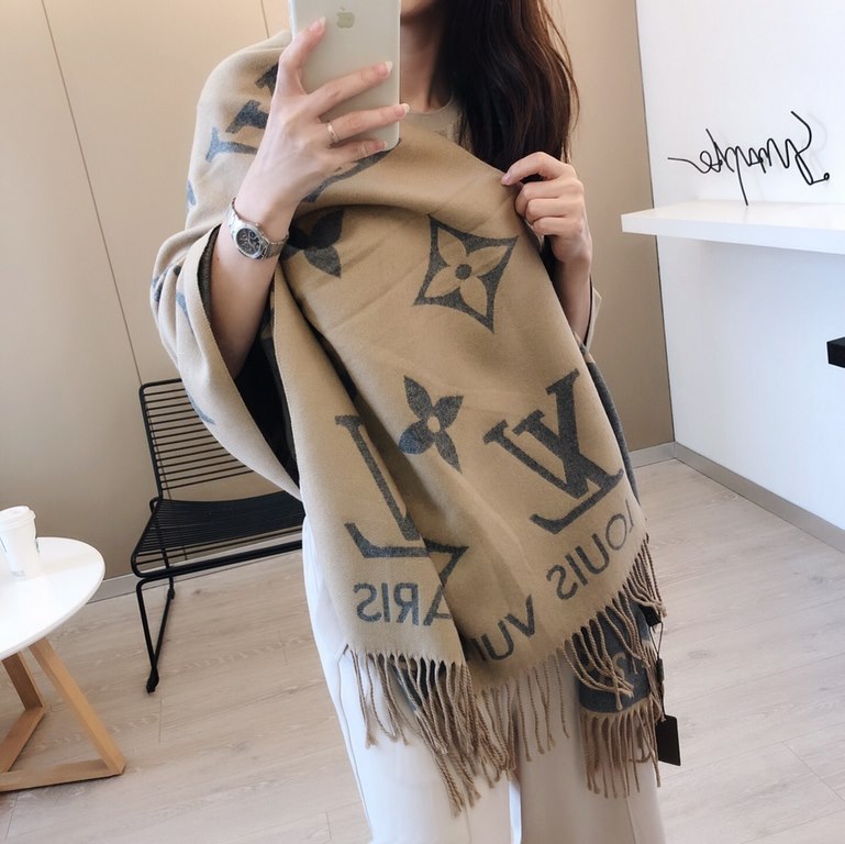 European version of the goods franchise 】 new Lv double-sided jacquard long beard scarf, fashionable big style, exquisite workmanship feel good, gift self-use super high cost-effective. Multi-age available, warmth and de