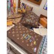 LV × NBA Letters blanket M 』 LV new limited edition NBA co-branded  destined to fire again ah! Blankets and cushions are really super recommended! Buy absolutely feel super value!!! The best channel!!! The Louis Vuitton 