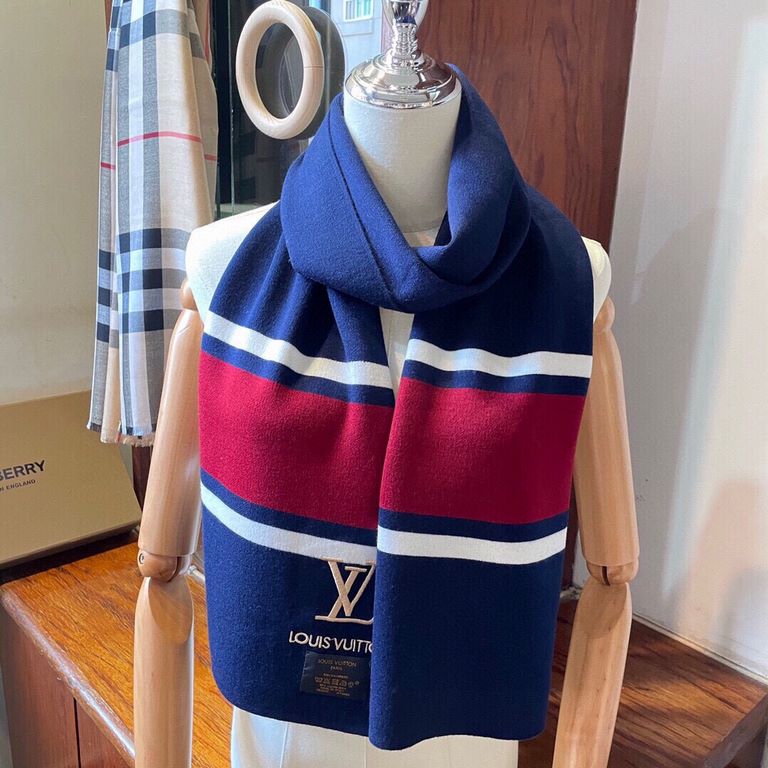 Explosive models on   L home exclusive cattle goods [LV knitting]   High-end quality knitted splicing scarf   This boutique is on the market and its rare, vegetal elements of knitted wool is really super high-end goods  