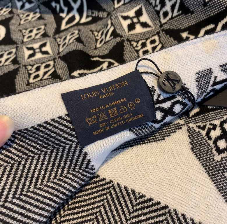 Original quality Royal hall of fame superb donkey! Autumn and winter counter in the sale of top cashmere knitted scarf. With exquisite simple pattern combination of classic LV pattern beautiful to the extreme really on t