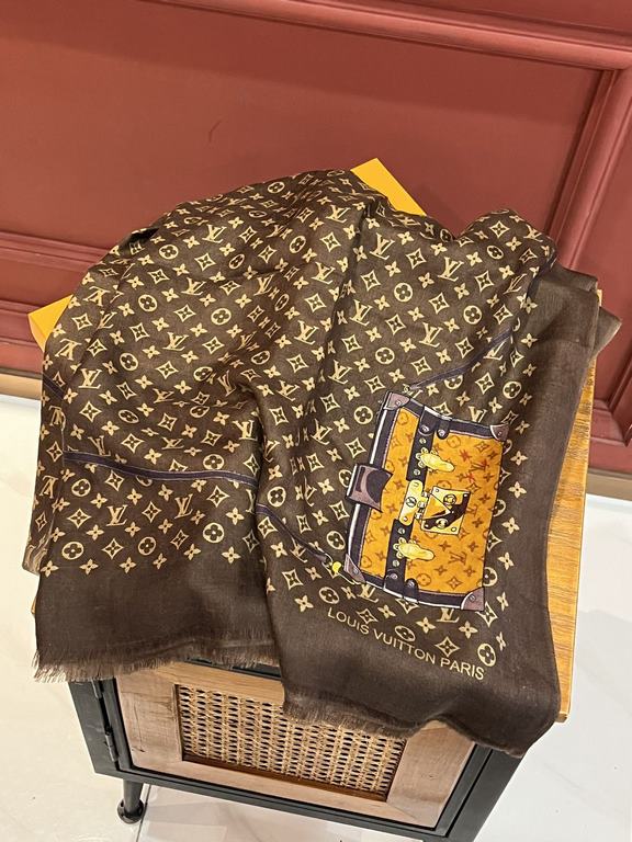 The new limited series of pop-ups to la LV original single authentic. Early fall staple models. Wear Le Tout Paris long scarf LV bags and the bottom of the logo rich details, more feminine charm. The real hall of fame sc