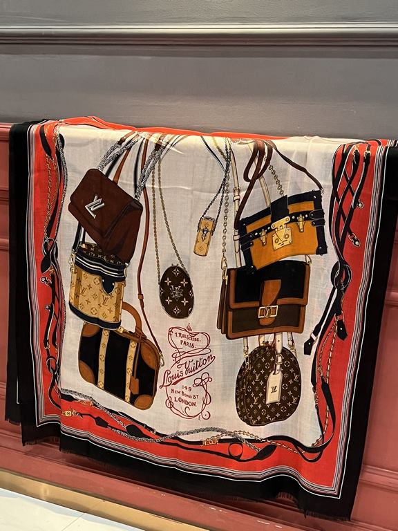 2023 Spring limited series of pop-ups arrived LV original single authentic. Early fall staple models. Wear Le Tout Paris long scarf LV bags and the bottom of the logo rich details, more feminine charm. The real hall of f