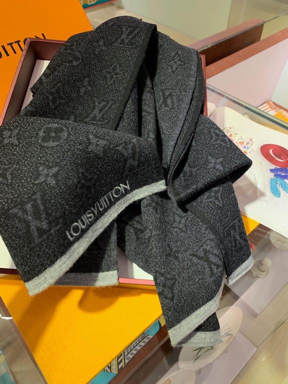 (LV) super fancy very stable    our men's scarves and buy and cherish ~ ~ ~ men's models are really few and far between, only a few models a year, are export orders so it is more difficult to meet. Men's things pay atten