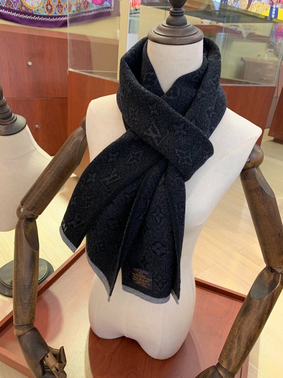 (LV) super fancy very stable    our men's scarves and buy and cherish ~ ~ ~ men's models are really few and far between, only a few models a year, are export orders so it is more difficult to meet. Men's things pay atten