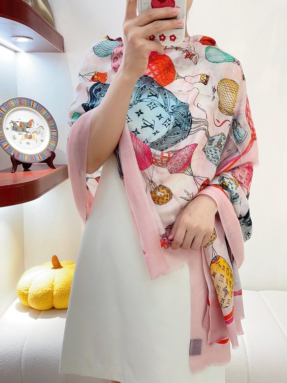 Price   new on   counter synchronization   LV new [hot air balloon   long scarf] to attention gesture about the Louis Vuitton bloodline of the spirit of travel and the pattern of fusion of the Monogram elements come toge