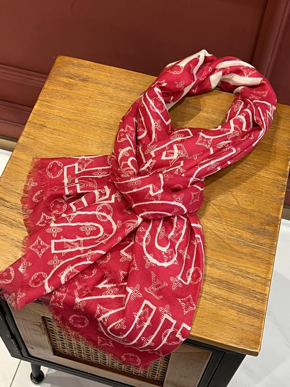 The new Lv print with the classic Monogram pattern and many of Louis Vuitton's signature design elements give this new scarf an enduring fashionable appeal. This scarf will add a touch of sophistication to a classic or t