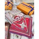 VIP recommended, LV perfect quality   soft . Hand feel are doing very well (design highlights a lot of very heavyweight)   heavyweight official website latest models. Customized grade fabric. Gives the scarf more very ea