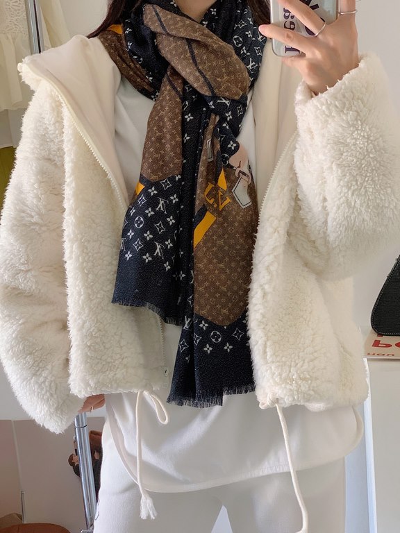 Will glow bright scarf 2023 spring new limited series popping to la LV original single authentic. Early fall staple models. Wear Le Tout Paris long scarf LV bags and the bottom of the logo rich details, more feminine cha