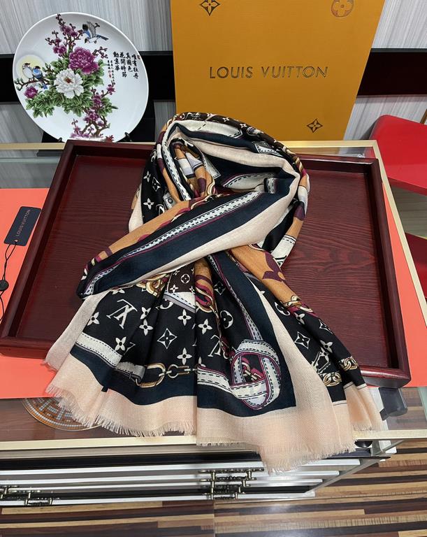 New 2023, LV [300 pcs cashmere long scarf] physical genuinely beautiful   shawl with print   regardless of the design of the airbrush are very in place   details are visible   the entire scarf gives people a big brand au