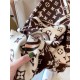 LV counter new, foreign counter special. Scarf shawl, luxury atmosphere small qualifications   exquisite all the beautiful language used in it is not too much, the fashion mirror badge skillfully combined in the scarf sh