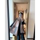 LV counter new, foreign counter special. Scarf shawl, luxury atmosphere small qualifications   exquisite all the beautiful language used in it is not too much, the fashion mirror badge skillfully combined in the scarf sh