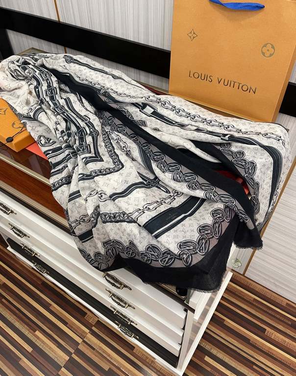 Price on the new LV home 2023 latest models   top design is too beautiful, truly awesome   [double-sided 300 support ring velvet long scarf]    physical genuinely beautiful   shawl with prints      regardless of the desi