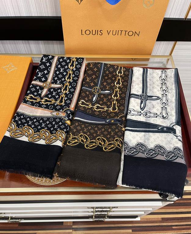 Price on the new LV home 2023 latest models   top design is too beautiful, truly awesome   [double-sided 300 support ring velvet long scarf]    physical genuinely beautiful   shawl with prints      regardless of the desi