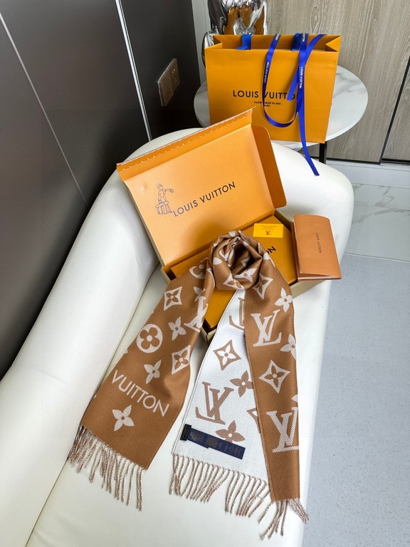 Price Complimentary picture counter with the same packaging!  LV newest models do not collision   chic super aura! The highest version of the whole network welcome to compare  !!!] The old flower shawl has a new feeling,