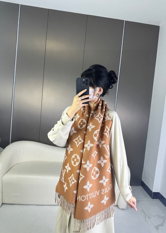 Price Complimentary picture counter with the same packaging!  LV newest models do not collision   chic super aura! The highest version of the whole network welcome to compare  !!!] The old flower shawl has a new feeling,