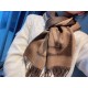 Explosive new    LV exclusive cattle goods   Luxury in the size between the high-end quality   with super high cashmere quality to be favored by this brand   This boutique is the market and its rare scarf knitting, it is