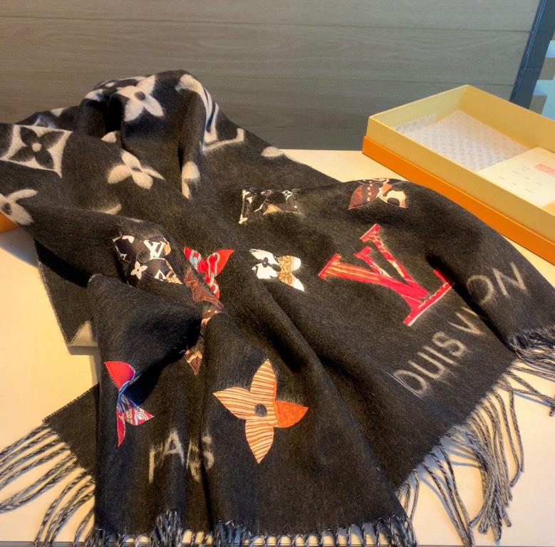 The first scarf in the fall     『  warm and fashionable. Good quality to give the surprise of the fall and winter! White and rich temperament! LV this scarf is super practical and good-looking ah! This Be Mindful Reykjav