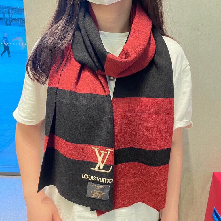 Explosive models on   L home exclusive cattle goods [LV knitting]   High-end quality knitted splicing scarf   This boutique is on the market and its rare, vegetal elements of knitted wool is really super high-end goods  