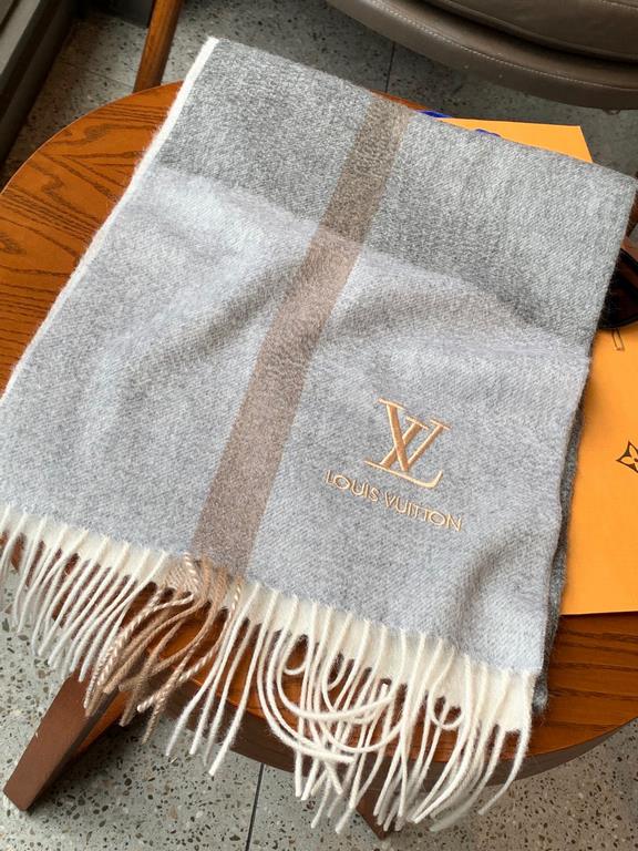 Price Rarely high-end men's models, family benefits  LV very positive men's scarf ~ fabric love, very soft and delicate comfortable  atmospheric simplicity, super good-looking men's God color scheme, any boy will like th