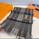 New LV high-quality imported cashmere scarf shocked on the shelves of overseas counters latest men and women couple cashmere scarf domestic counters have not been on the shelves from the style to the fabric are very good