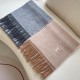 Price Original quality lot! Imperial hall of fame superb donkey! Autumn and winter counter in the sale of top cashmere long scarf. With exquisite simple pattern combination into the classic LV pattern beautiful to the ex