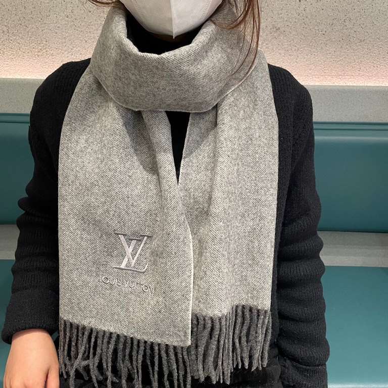 Price Original quality lot! Imperial hall of fame superb donkey! Autumn and winter counter in the sale of top cashmere long scarf. With exquisite simple pattern combination into the classic LV pattern beautiful to the ex