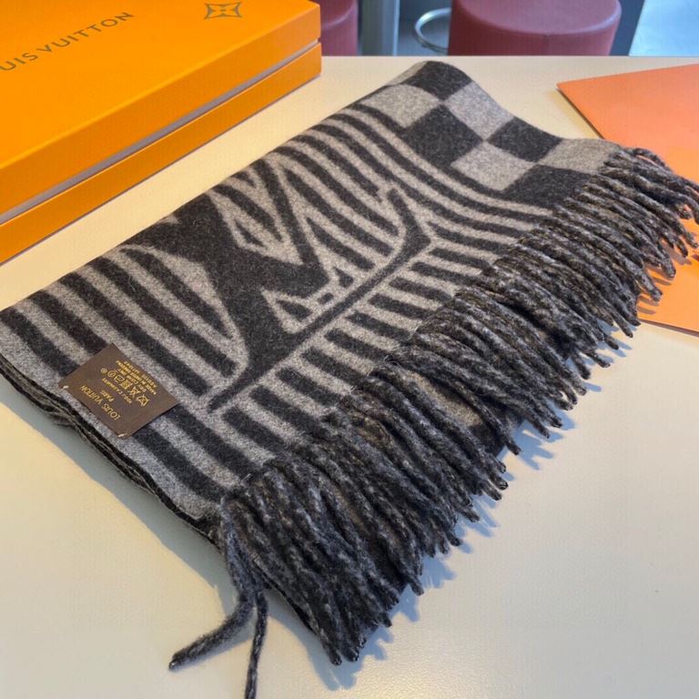 Price New on   Counter synchronization   Donkey's new [L Stripe Checkerboard Long Scarf] unisex, LV Gra price  hical scarf with striking stripes in the classic Damier pattern and oversized LV letters, with a rustic tasse