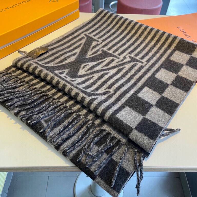 Price New on   Counter synchronization   Donkey's new [L Stripe Checkerboard Long Scarf] unisex, LV Gra price  hical scarf with striking stripes in the classic Damier pattern and oversized LV letters, with a rustic tasse