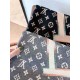 LV counter new, foreign counter special. Scarf shawl, luxury atmosphere small qualifications   exquisite all the beautiful language used in it is not too much, the fashion mirror badge cleverly combined in the scarf shaw