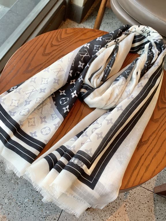 Fashionable and versatile! LV new old flower long scarf] A great item to enhance your temperament and taste! Four seasons must have! Really unbeatable and practical! Lv rare cashmere long scarf, ! Fabric feel really good