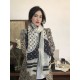 Fashionable and versatile! LV new old flower long scarf] A great item to enhance your temperament and taste! Four seasons must have! Really unbeatable and practical! Lv rare cashmere long scarf, ! Fabric feel really good