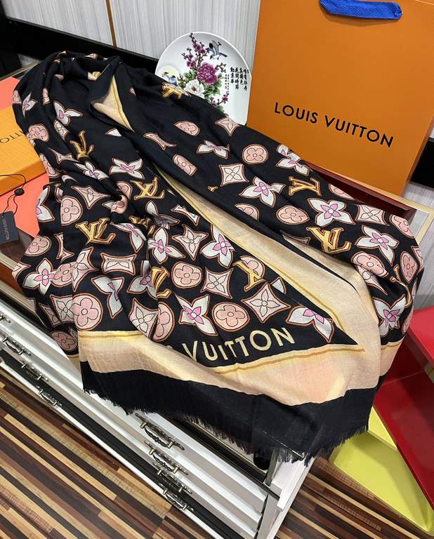 New 2023 LV [300 pcs cashmere long scarf] Physical genuinely beautiful   shawl with prints   regardless of the design of the airbrush are very well in place   details are visible   the entire scarf gives people a big bra