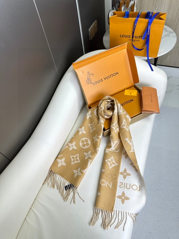 Price Complimentary picture counter with the same packaging!  LV newest models do not collision   chic super aura! The highest version of the whole network welcome to compare  !!!] The old flower shawl has a new feeling,