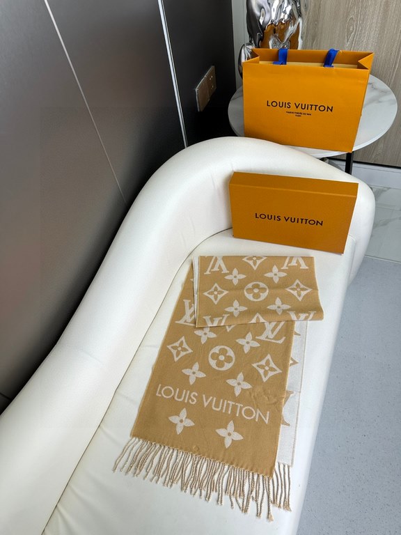 Price Complimentary picture counter with the same packaging!  LV newest models do not collision   chic super aura! The highest version of the whole network welcome to compare  !!!] The old flower shawl has a new feeling,