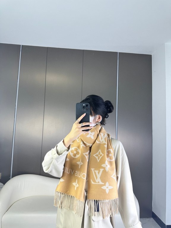 Price Complimentary picture counter with the same packaging!  LV newest models do not collision   chic super aura! The highest version of the whole network welcome to compare  !!!] The old flower shawl has a new feeling,