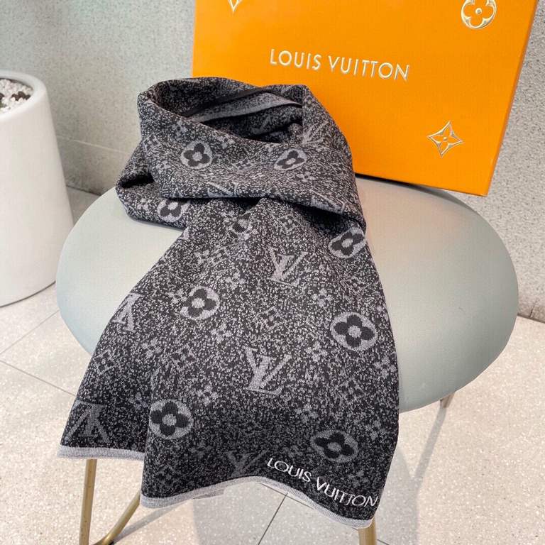 Explosive models on the new couples models     LV exclusive cattle goods   Luxury is all between the size, high-end quality   with super high cashmere quality to be favored by this brand   this boutique is the market and