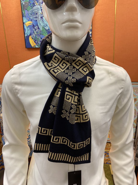 (Givenchy) super in favor of very stable    our men's scarves and buy and cherish ~ ~ ~ men's models are really very few, only a few models a year, are export orders so it is more difficult to meet. Men's things pay atte