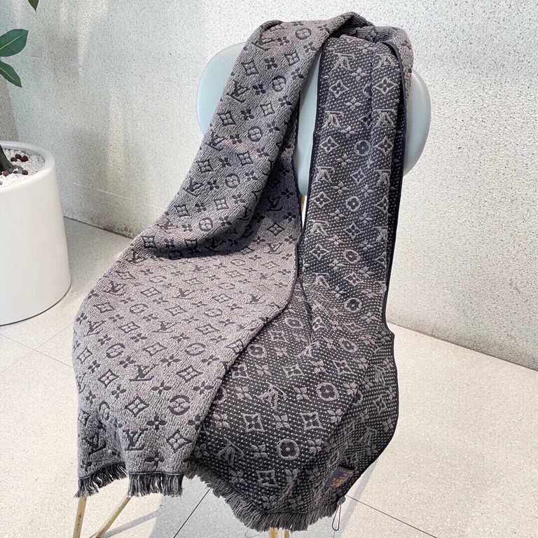 Super fancy very stable    our men's scarves and buy and cherish ~~ men's models are really rare, only a few models a year, are export orders so it is more difficult to meet. Men's things pay attention to less but fine, 