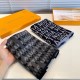 Price LV synchronized counter, high-end cashmere knitted scarf! Can be formal, can be casual, this knitting method is more difficult, and very costly yarn, double-sided color blocking! The process is very difficult! Defi