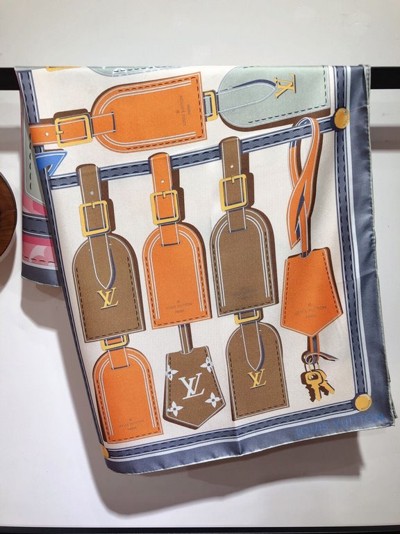 Price  SLV2332  Original Lv [TAG ME Luggage Tag] 90cm Silk Square Scarf, focusing on Louis Vuitton's travel legacy and adventurous spirit, depicts the traditional luggage tag motifs in warm colors, rendered on top of the