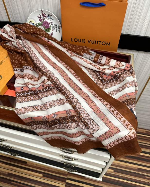 Price on the new LV home 2023 latest models   top design is too beautiful, truly awesome   [double-sided 300 support ring velvet long scarf]    physical genuinely beautiful   shawl with prints      regardless of the desi