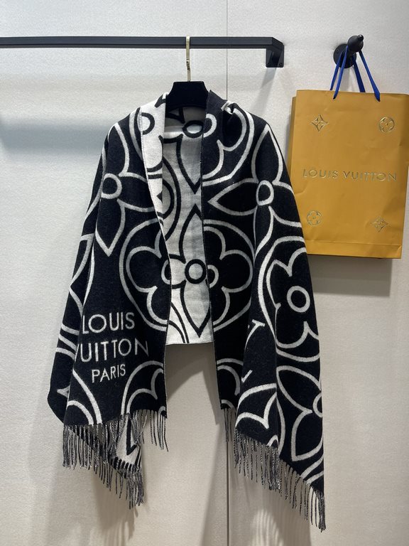 [The quality is super awesome, this price is truly super value to home! LV another fall and winter section scarf, old flower is LV's most fashionable design! The special thing about this section is that the style is Lv's