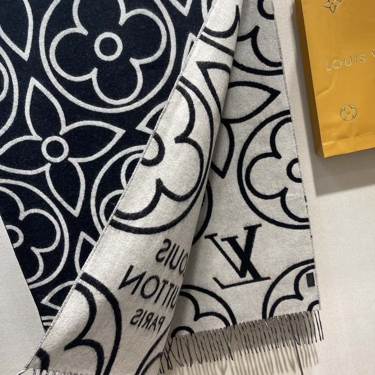 [The quality is super awesome, this price is truly super value to home! LV another fall and winter section scarf, old flower is LV's most fashionable design! The special thing about this section is that the style is Lv's