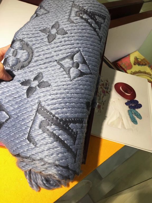 Lv home. [light blue]  bullish goods   this I am also picky to the extreme ~ is to let you around to go to the counter   Hong Kong trading company's order, originally early this year to go goods ~ but the trading company