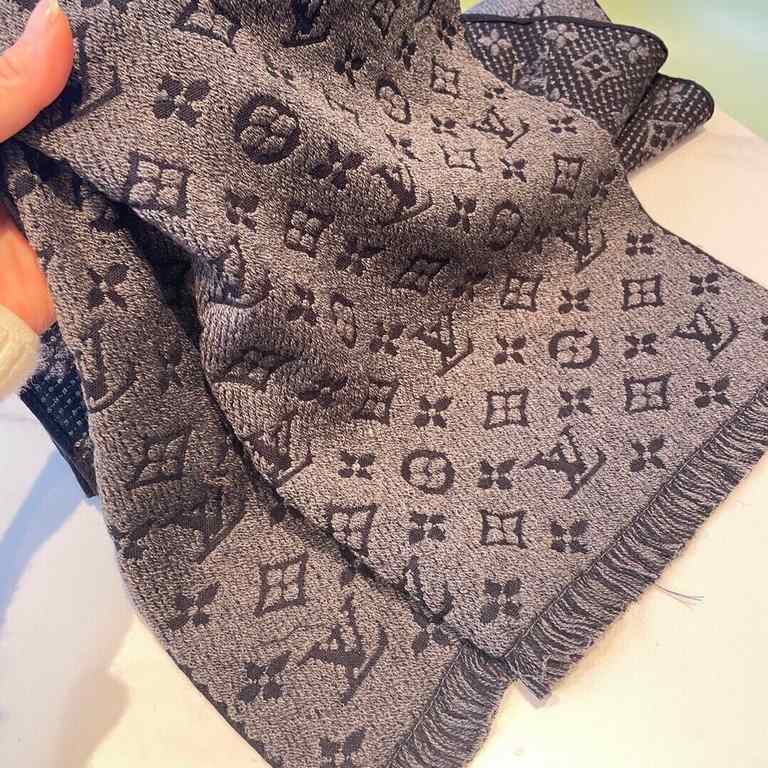 Super fancy very stable    our men's scarves and buy and cherish ~~~ men's models are really rare, only a few models a year, are export orders so it is more difficult to meet. Men's things pay attention to less but fine,