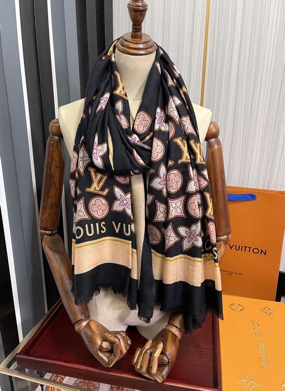 New 2024LV [300 pcs cashmere long scarf] physical genuinely beautiful   shawl with print   no matter the design of the airbrush are very in place   details are visible   the whole scarf gives people a big brand aura at t