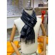 New   Counter synchronization   Donkey's new [L Stripe Checkerboard Scarf] unisex, the LV Graphical Scarf is a striking stripe with the classic Damier pattern and oversized LV letters, and a rustic tasseled trim. The sof