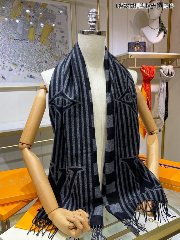 New   Counter synchronization   Donkey's new [L Stripe Checkerboard Scarf] unisex, the LV Graphical Scarf is a striking stripe with the classic Damier pattern and oversized LV letters, and a rustic tasseled trim. The sof